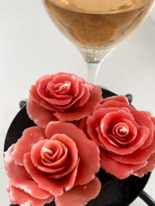DIY: Rose candles for Valentine's Day